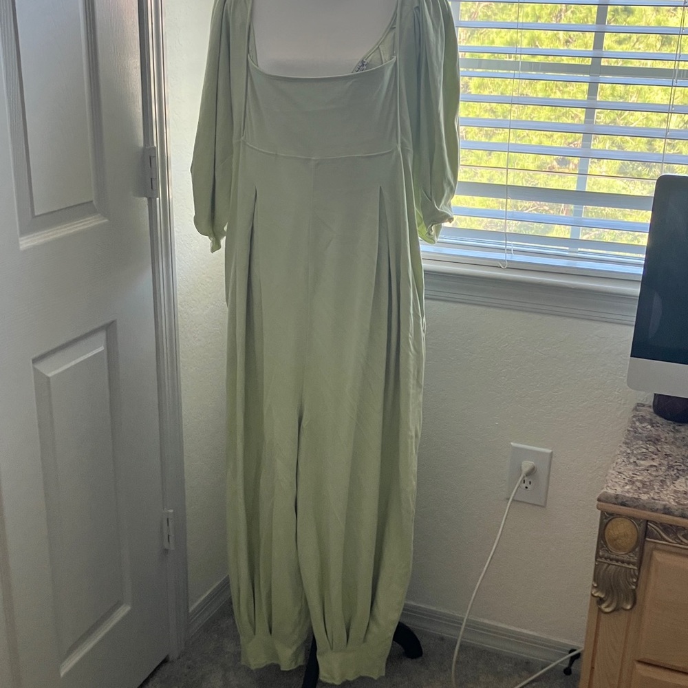 Free People Light Sage Green Wide-Leg Jumpsuitfree people fit L-XL